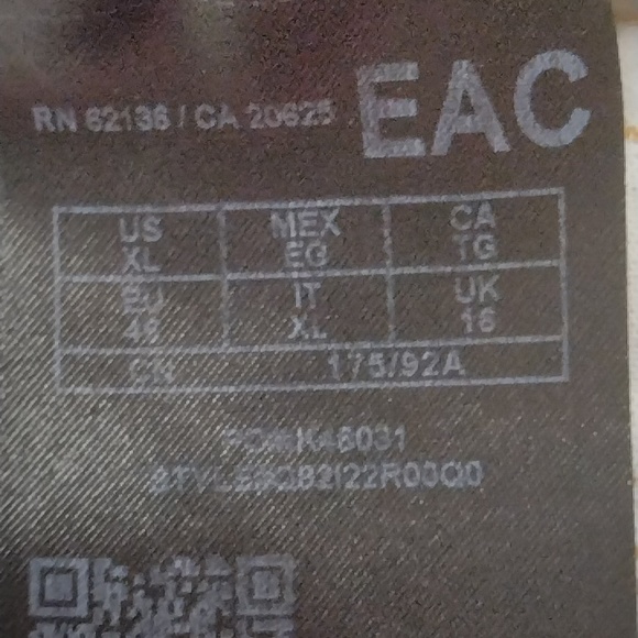 Pretty Pre-Owned Guess Brand Short Sleeve T-shirt (Black Color) - Picture 9 of 12